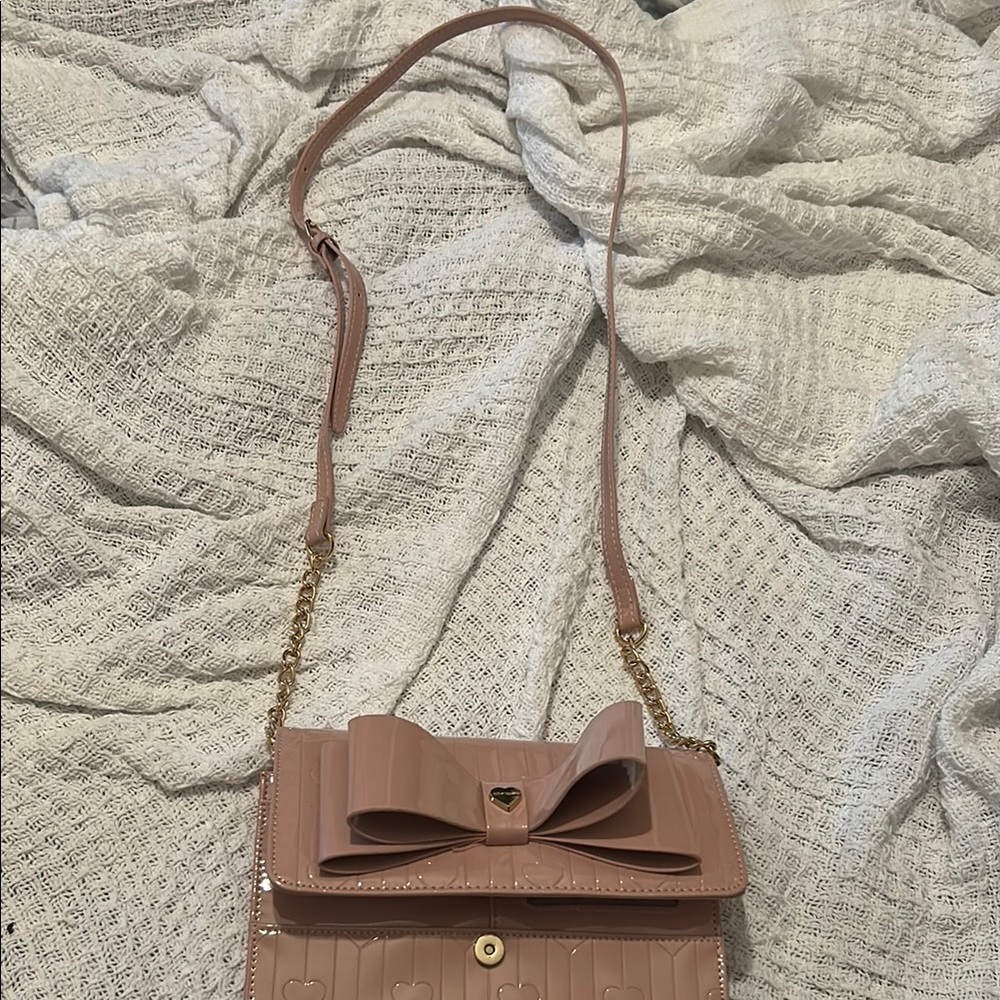 Betsey Johnson Tan Crossbody Bag with Bow Detail - Picture 5 of 5